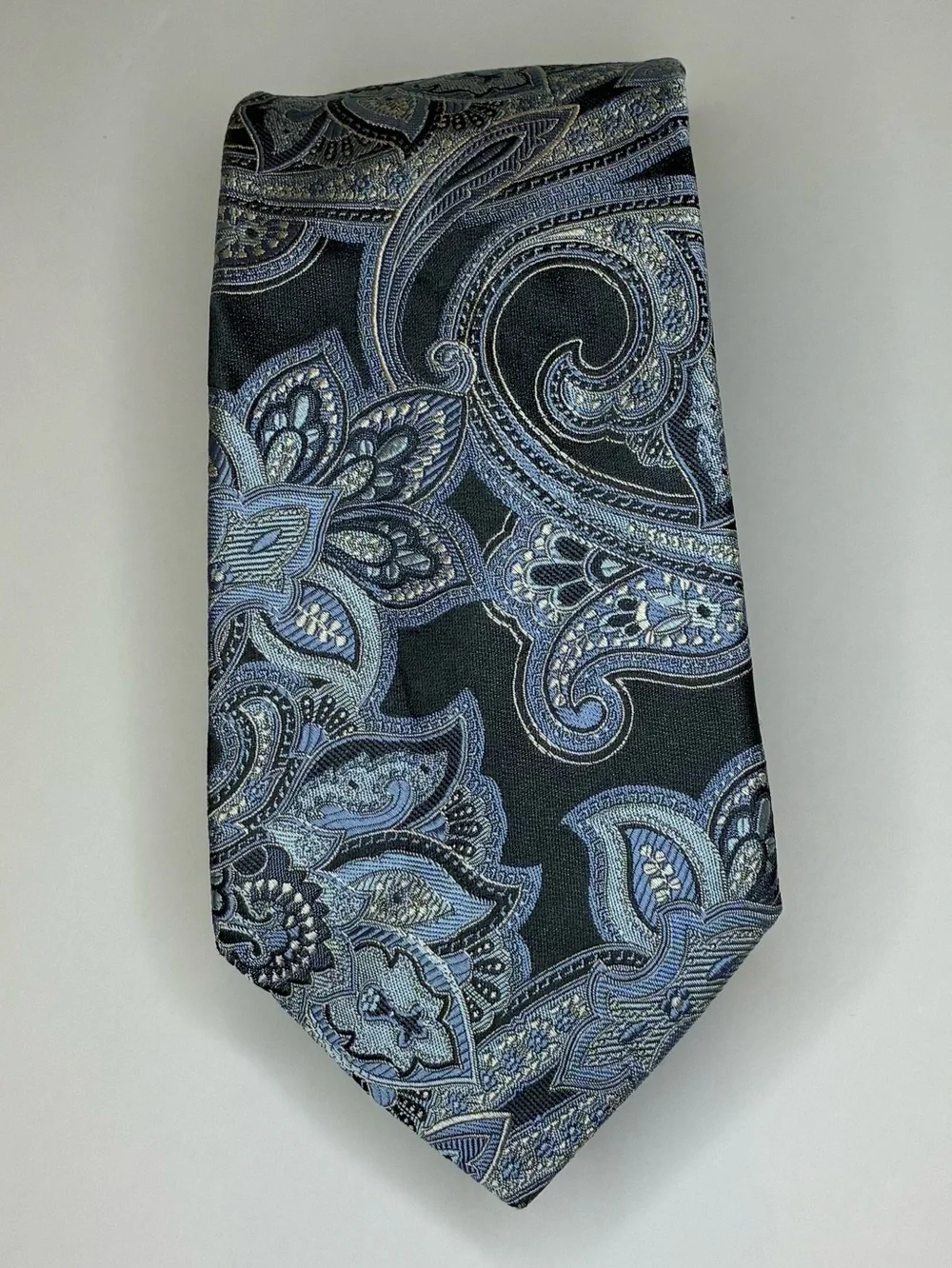 I K E Behar 100% Silk Necktie Paisley 58/3 3/4” Nice Condition